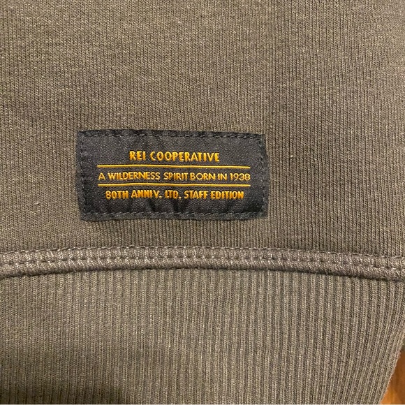 Men's Large REI Co-op 80th Anniversary Limited Staff Edition Sweatshirt - NWT - Picture 7 of 14